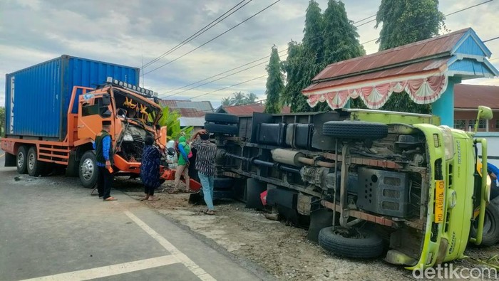 Kecelakaan truk di Polewali Mandar (Polman), Sulawesi Barat (Sulbar).