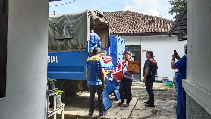 Kemensos Kirim Bantuan Bagi Warga Terdampak Banjir di Sumedang