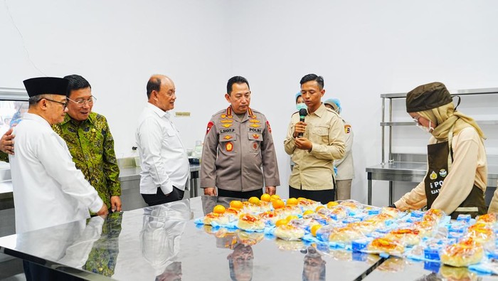 Kepala BGN Dadan Hindayana mengapresiasi Polri yang telah membangun satuan pelayanan pemenuhan gizi (SPPG) untuk mendukung program makan bergizi gratis (MBG). (Dok istimewa).