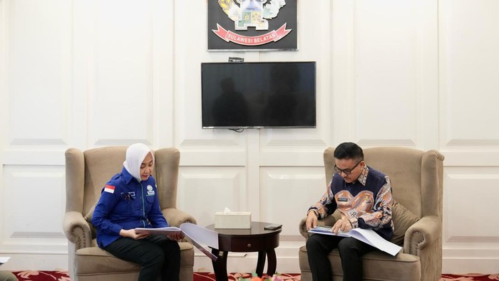Kepala BMKG Dwikorita Karnawati dan Sekda Sulsel Jufri Rahman.