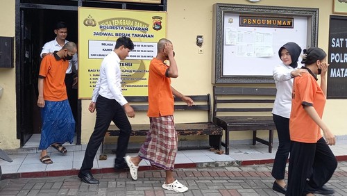 Ketiga pelaku aborsi di Mataram, NTB, seusai menjalani pemeriksaan di Mapolresta Mataram. (Edi Suryansyah/detikBali)
