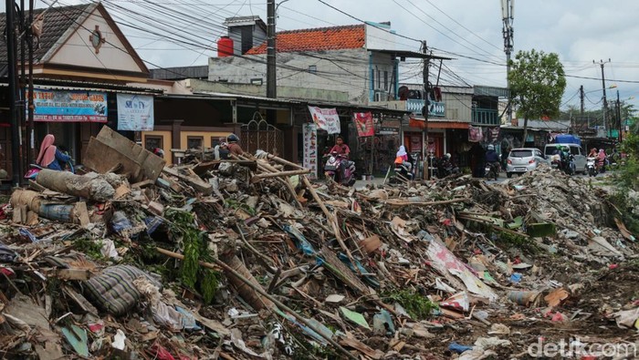 Ratusan bangunan liar di bantaran Kali Sepak Gabus, Bekasi, ditertibkan pada Jumat (14/3/2025) lalu. Begini kondisi bantaran Kali Sepak Gabus usai bangunan ditertibkan.