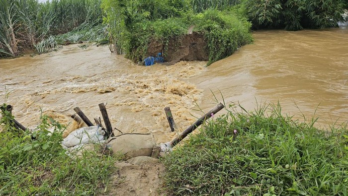 Kondisi tanggul Sungai Widodaren Desa Ketitang Wetan Kecamatan Batangan, Pati yang jebol, Minggu (16/3/2025).