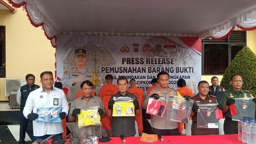 Konferensi pers kasus narkoba di Mapolres Buleleng, Senin (17/3/2025). (Wijaya Kusuma/detikBali)