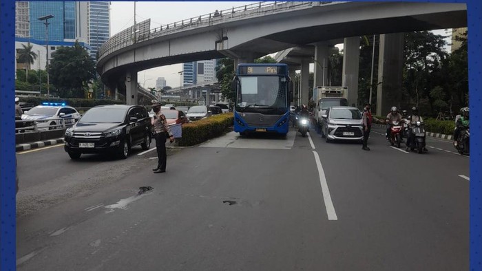 Lalin Exit Tol Tegal Parang Arah Jl Tendean Jaksel Macet Pagi Ini