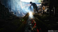 Makanan yang dimasak dengan cara dibakar itu memiliki rasa yang khas dan aroma yang kuat.  