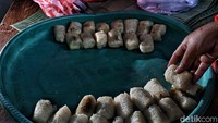 Jika ingin mencoba makanan ini bisa langsung datang saja ke kuliner nasi kapau Pasar Senen.  
