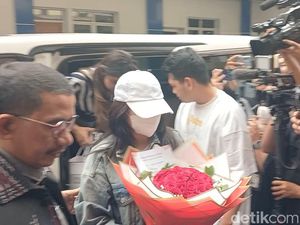 Suasana Ulang Tahun Nikita Mirzani di Tahanan yang Dihadiri LM-Baim Wong