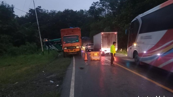 Lokasi kecelakaan maut di Jalan Nasional Palembang-Jambi.