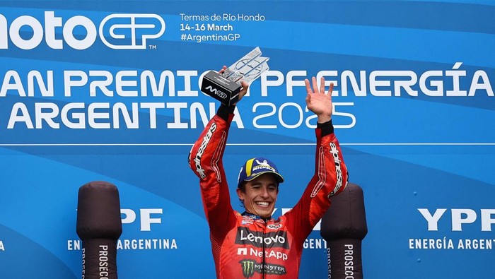 MotoGP - Argentina Grand Prix - Autodromo Termas de Rio Hondo, Santiago del Estero, Argentina - March 16, 2025 Gold medallist Ducati Lenovo Teams Marc Marquez celebrates on the podium after the race REUTERS/Agustin Marcarian