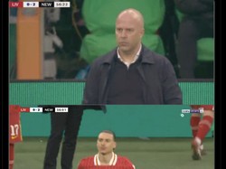 Meme keputusan Arne Slot yang bikin heran: memasukkan Darwin Nunez saat Liverpool ketinggalan 2 gol. Foto: dok. Internet/X (Twitter)