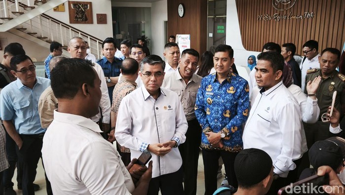 Menteri Ketenagakerjaan (Menaker) Yassierli, saat mengunjungi eks Pabrik PT Sritex di Kabupaten Sukoharjo, Senin (17/3/2025).