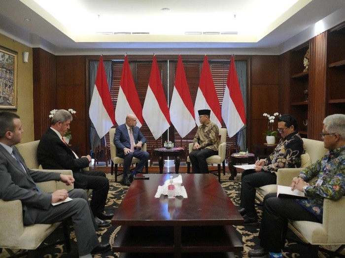 Menteri Luar Negeri Republik Indonesia Sugiono, menerima
kunjungan Utusan Khusus Presiden Palestina Mahmoud Al-Habbash di Jakarta pada 17
Maret 2025.