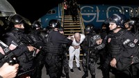 Presiden El Salvador mengatakan mereka akan ditahan di sana selama satu tahun dan itu dapat diperbarui.
