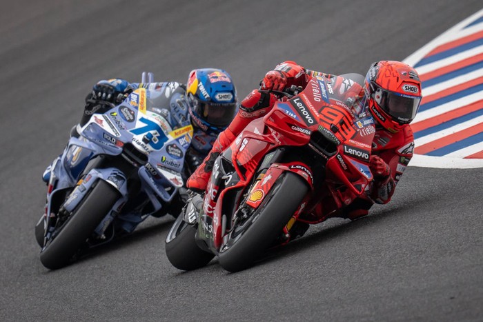 RIO HONDO, ARGENTINA - MARCH 15: Marc Marquez of Spain and Ducati Lenovo Team rides in front of Alex Marquez of Spain and Gresini Racing MotoGP™ during the Sprint Race of the MotoGP Gran Premio YPF Energía de Argentina at Autodromo Termas de Rio Hondo on March 15, 2025 in Rio Hondo, Argentina. (Photo by Steve Wobser/Getty Images)