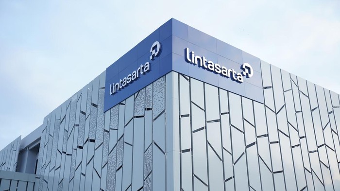 Network Operation Center (NOC) Lintasarta di Karawang
