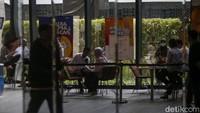Sejumlah wajib pajak mendatangi pojok pajak yang berada di menara Treasure, Jakarta, Senin (17/3/2025).  