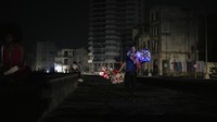 Seperti yang sudah sering terjadi, jalanan di ibu kota Havana gelap gulita, dengan hanya beberapa hotel dan bisnis swasta yang memiliki generator masih tetap menyala. Layanan penting seperti rumah sakit juga masih beroperasi dengan daya cadangan.  