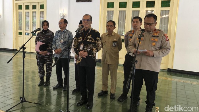 Konferensi pers di kompleks Kepatihan kota Jogja, Senin (17/2/2025).