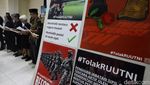 Momen Koalisi Masyarakat Sipil Keluarkan Petisi Tolak RUU TNI