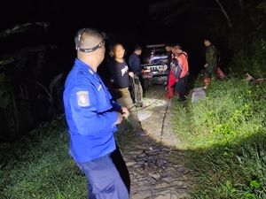 Google Map Bikin Kesasar Pikap di Lereng Gunung Berujung Damkar Turun Tangan