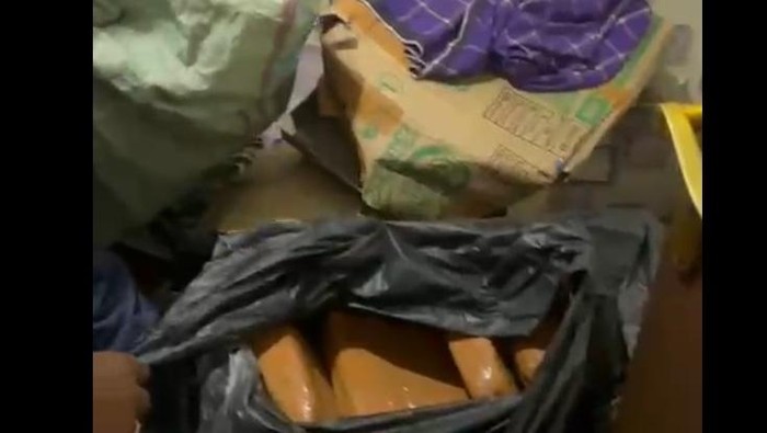 Polda Metro Jaya membongkar peredaran gelap ganja 34 kilogram jaringan Sumatera Utara-Jakarta.