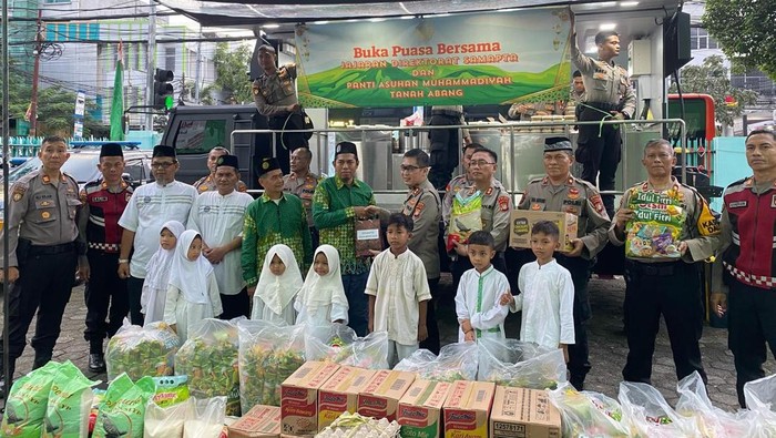 Polda Metro menggelar buka bersama di panti asuhan Jakpus.