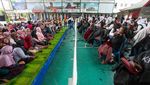 Warga Serbu Potong Rambut Massal Gratis di Surabaya