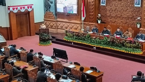 Rapat paripurna ke-7 di DPRD Kota Denpasar, Senin (17/3/2025). (Karsiani Putri/detikBali)