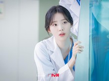 Foto-foto Shin Si Ah di Drakor Resident Playbook Foto-foto Shin Si Ah di Drakor Resident Playbook