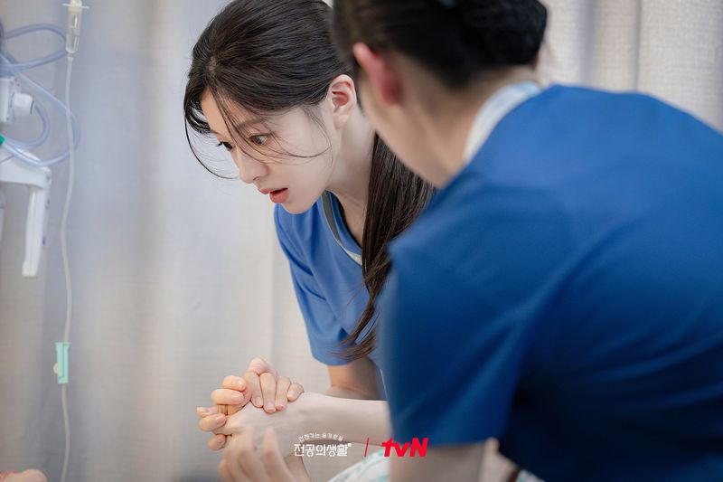 Go Young Jung sebagai Oh Yi Young di drama Korea Resident Playbook, tayang di tvN dan Netflix mulai 12 April 2025.