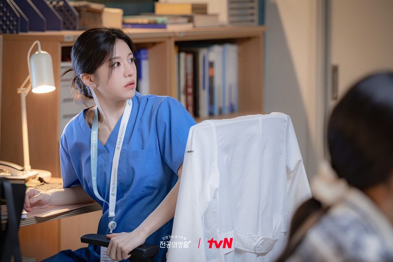 Go Young Jung sebagai Oh Yi Young di drama Korea Resident Playbook, tayang di tvN dan Netflix mulai 12 April 2025.