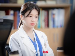 Video: Recreate Outfit Oh Yi Young di Drakor Resident Playbook