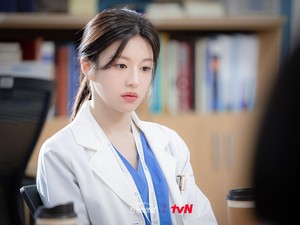 Fakta-fakta Go Youn Jung, Artis Cantik Pemeran Drama Korea Resident Playbook