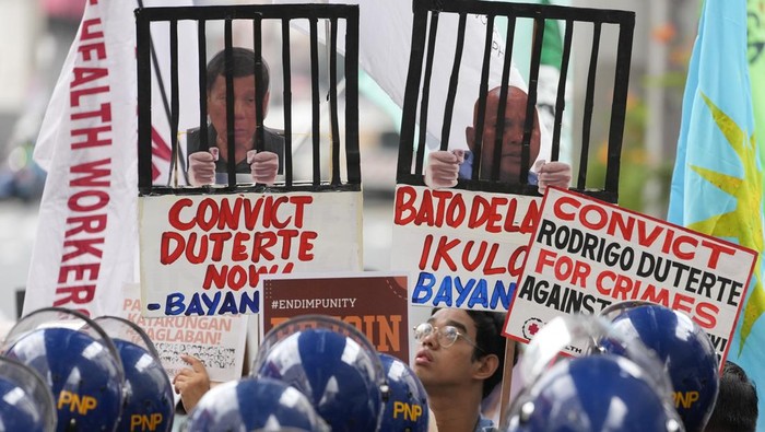 Ribuan Warga Filipuna Gelar Aksi Tuntut Pembebasan Eks Presiden Duterte Ribuan warga Filipina menggelar unjuk rasa di Manila, Filipina. Aksi ini dilakukan untuk mendesak pembebasan eks Presiden Rodrigo Duterte.