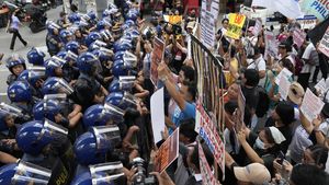 Ribuan Warga Filipina Gelar Aksi Tuntut Pembebasan Eks Presiden Duterte