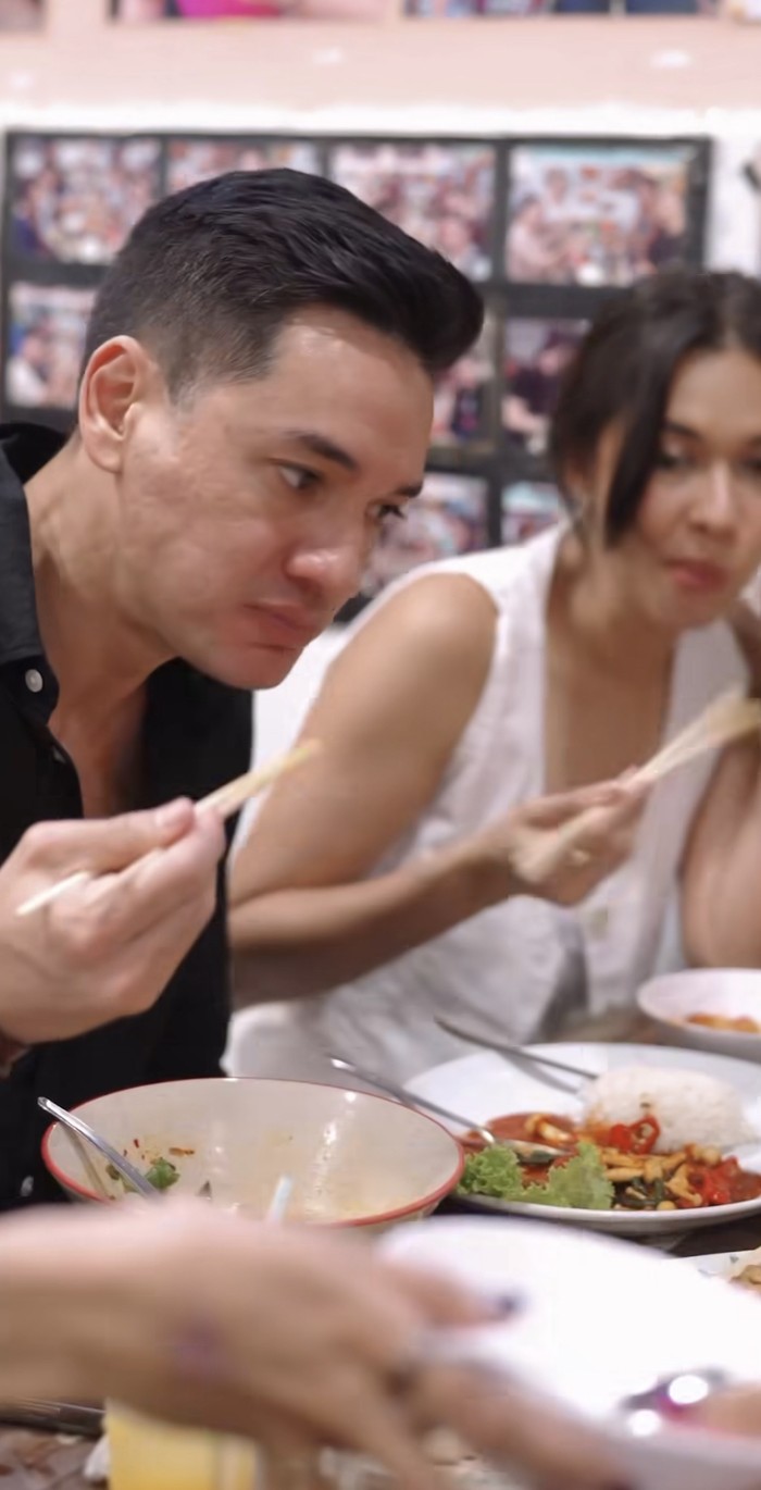 Romantisnya Nana Mirdad dan Andrew White yang Sering Masak Bareng Romantisnya Nana Mirdad dan Andrew White yang Sering Masak Bareng