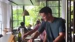 Selalu Romantis! Nana Mirdad dan Andrew White Sering Masak Bareng