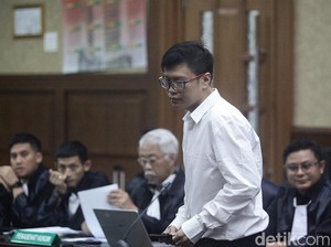 Ronald Blak-blakan Hubungan dengan Dini Hanya Friends With Benefit