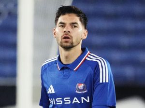 Sandy Walsh Hanya Jadi Penghangat Bangku Cadangan Yokohama