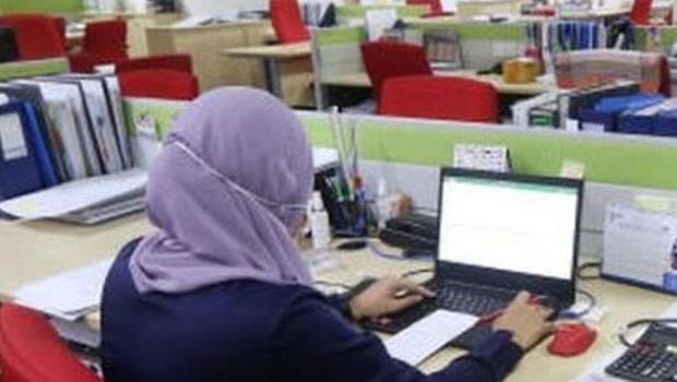 Sering Dapat Sedekah Makanan Basi, Pekerja Kebersihan Ini Trauma