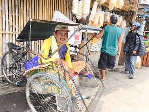 Kisah Tukang Becak di Cirebon, Bertahan Hidup karena Rasa Syukur