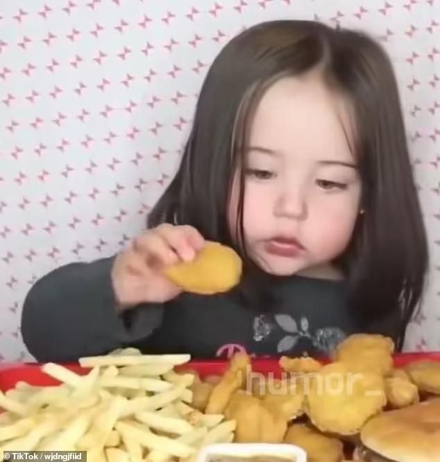 Tren Video Mukbang Anak-anak, Bikin Ahli Gizi Khawatir!