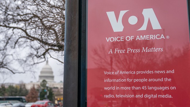 PHK Massal Dimulai di Voice of America