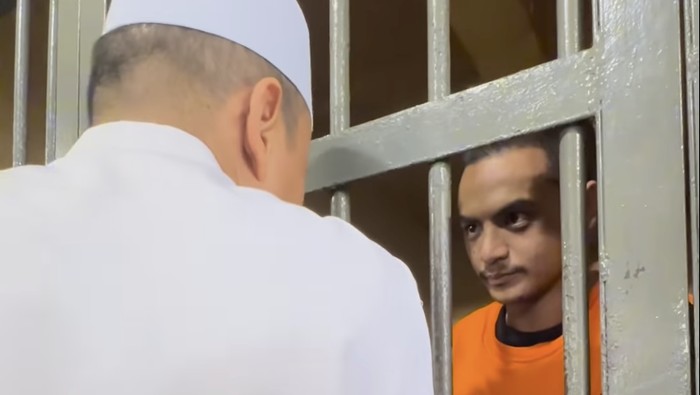 Ustaz Dasad Latif  bertemu Vadel Badjideh.