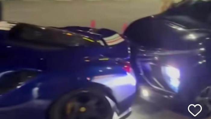 Viral Xpander menabrak belakang Ferrari di PIK Jakarta Utara.