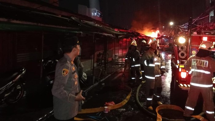 50 Kios di Pasar Poncol Jakpus Terbakar, Diduga karena Korsleting Listrik