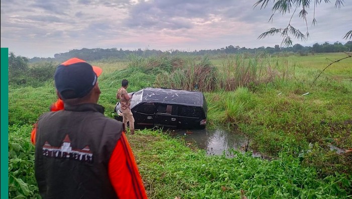 Angin puting beliung menerjang Cikarang Barat dan Tambun Selatan di Kabupaten Bekasi, Jawa Barat. Bencana alam ini menyebabkan sejumlah kerusakan. (dok Pemkab Bekasi)