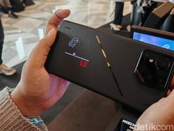 Menggenggam Ponsel Gaming Gahar Asus ROG Phone 9 Series