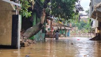 Sejumlah warga Pejaten Timur masih bertahan di rumah mereka (Foto: Taufiq Syarifudin/detikcom)